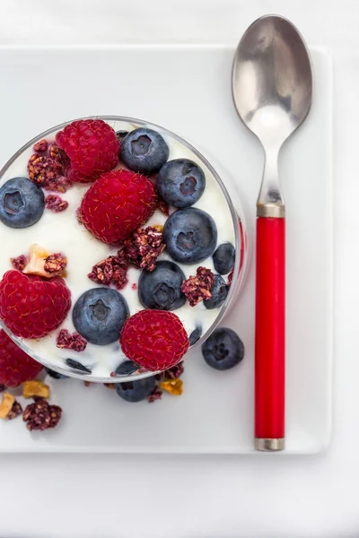 Çilek en iyi görüş ile müsli — Stok fotoğraf