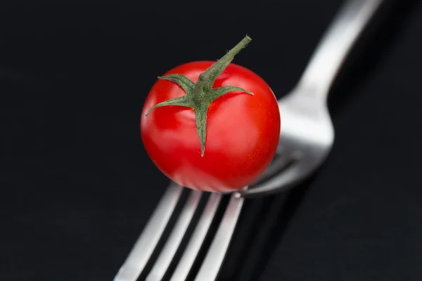 Sabroso tomate en tenedores Imágenes de stock libres de derechos