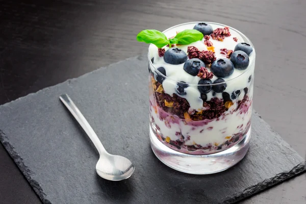 Здоровое питание с ягодами и йогуртом Стоковая Картинка