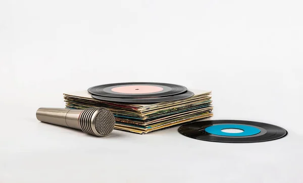 Stack Old Vinyl Records Microphone Karaoke White Background — Foto Stock