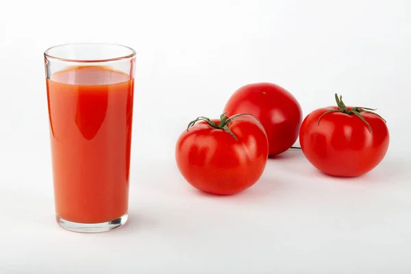 Jugo Tomate Tomates Frescos Fondo Blanco —  Fotos de Stock