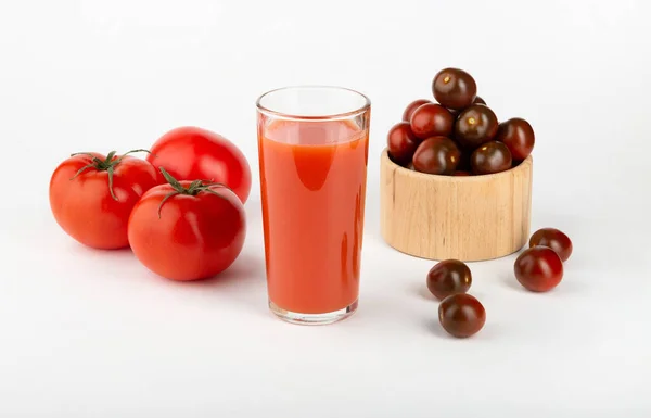 Färsk Tomatjuice Vit Bakgrund — Stockfoto