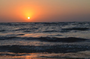 Ağır ve soğuk, güçlü sabah dalgaları