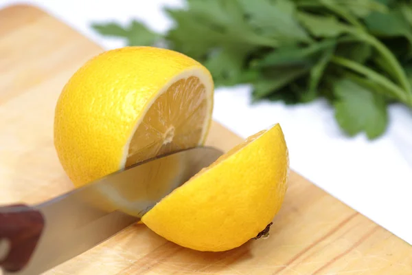 Metal knife cuts lemon — Stock Photo, Image