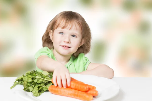 Criança quer comer cenouras Imagem De Stock