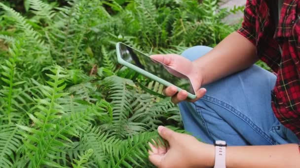 Environmental Engineer Wears Helmet Analyzes Plants Smartphone Social Network Forest — Stock Video