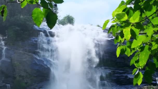 Waterval Van Wachirathan Doi Inthanon National Park Chiang Mai Noord — Stockvideo