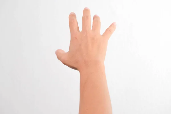 手を差し伸べ 助けを求める女性の手を閉じます 白地に隔離された手摘みのジェスチャー — ストック写真