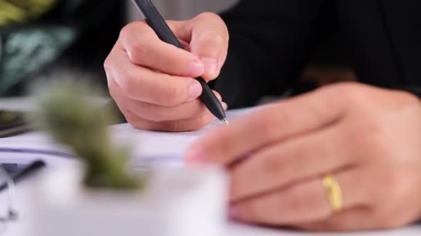 Close Business Woman Hands Writing Business Document Workplace — Stock video