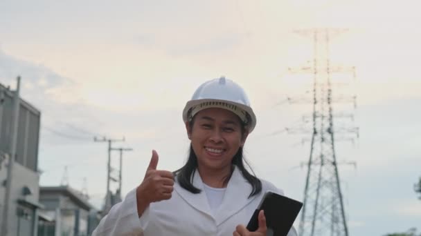 Asian Female Electrical Engineer Thumbs Smiles Sky Background High Voltage — Stock Video