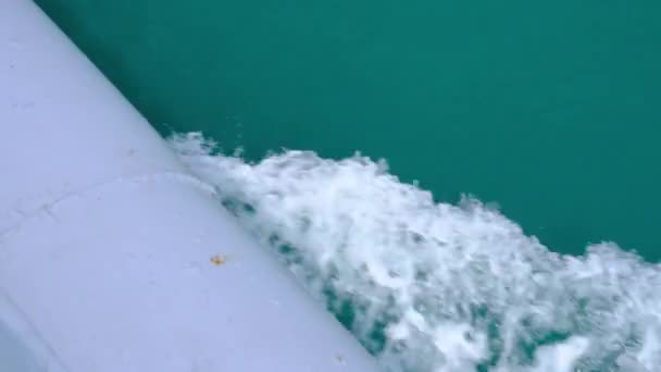 Pohled Mořské Vlny Jak Loď Plachtění Moři Detailní Záběr Vodní — Stock video