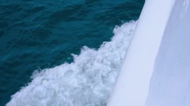 Vista Las Olas Del Mar Como Barco Está Navegando Mar — Vídeo de stock