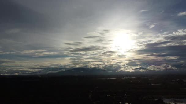 Vue Aérienne Des Champs Agricoles Inondés Sur Fond Ombres Des — Video