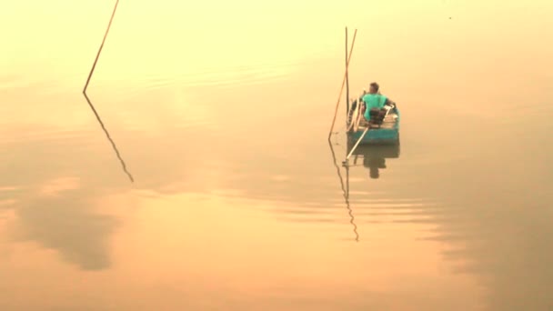 Vissers varen ontspannen, hd. — Stockvideo