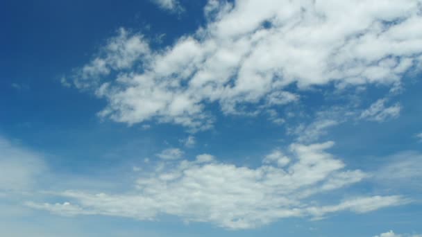 View clouds and blue sky on sunny day, full HD. — Stock Video