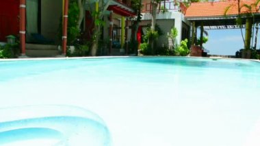 Yüzme Havuzu ve iç lastik, full hd.