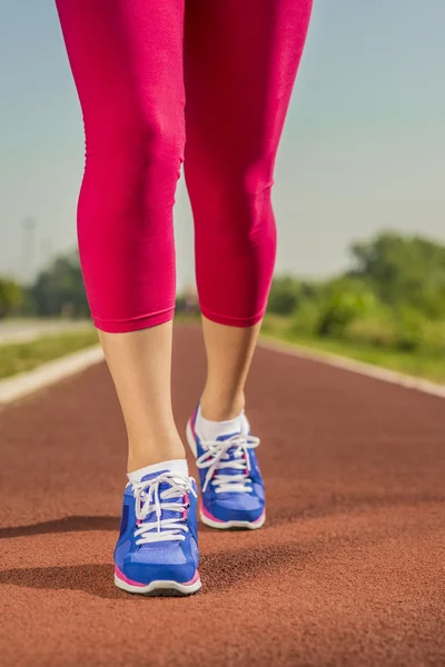 Sportschoenen uitgevoerd close-up — Stockfoto