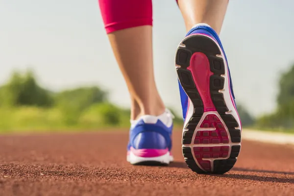 Nahaufnahme von Laufschuhen im Einsatz — Stockfoto