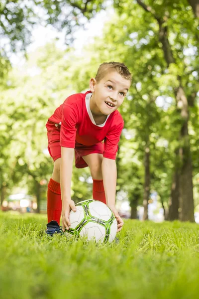 満足なサッカー少年 — ストック写真