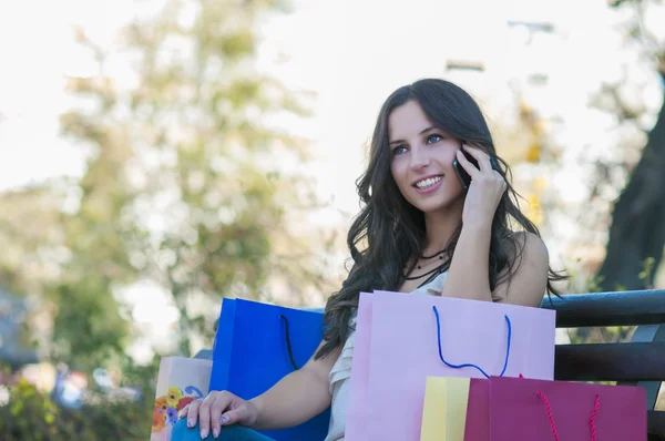 En el teléfono celular sobre compras — Foto de Stock