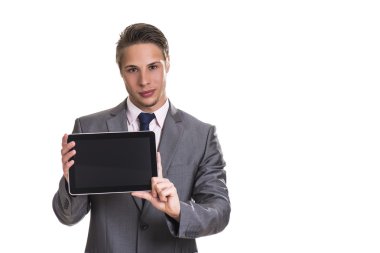 Dijital tablet üzerinde çalışan iş adamı