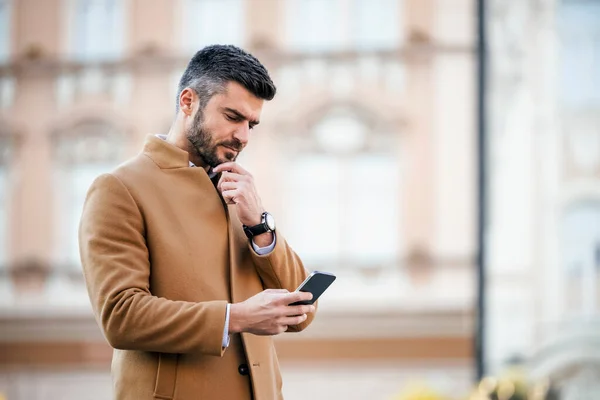 Homem Usando Telefone Inteligente Livre Conceito Tecnologia Moderna — Fotografia de Stock