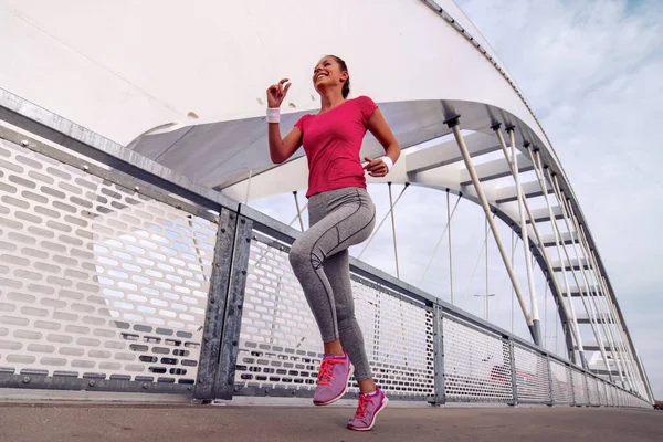 Jonge Fitnessvrouw Loopt Buiten Sport Stijl Fitness Gezondheid Activiteit Concept — Stockfoto