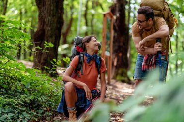 İki genç insanın portresi. Doğa, insanlar, aşk ve yaşam tarzı kavramı.