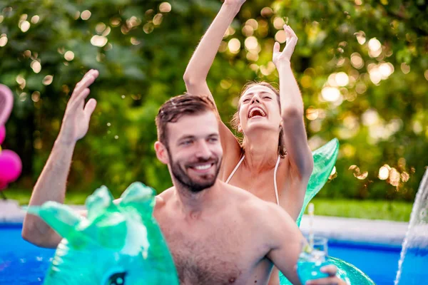 Happy Young Couple Floating Mattress Pool — Stock Photo, Image