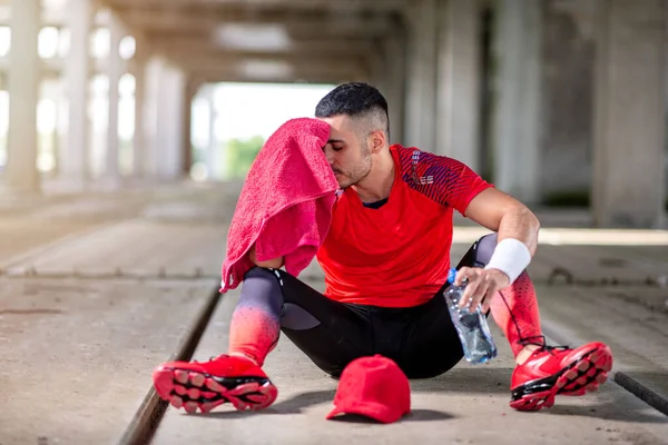 Athlete Man Drinking Water Bottle Jogging Sunny Day — Foto Stock