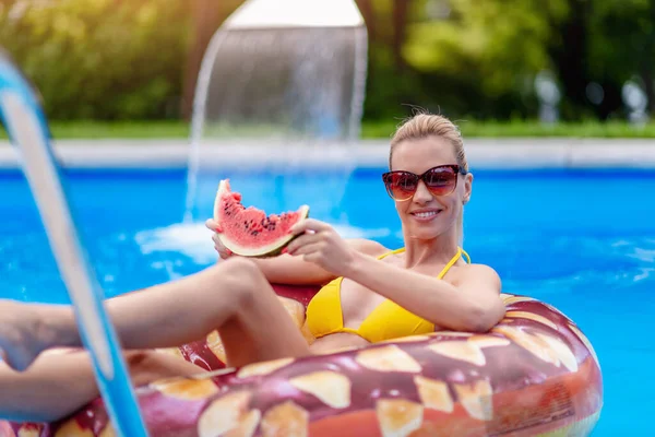 Beautiful Woman Eat Watermelon Air Mattress Swimming Pool Summer People —  Fotos de Stock