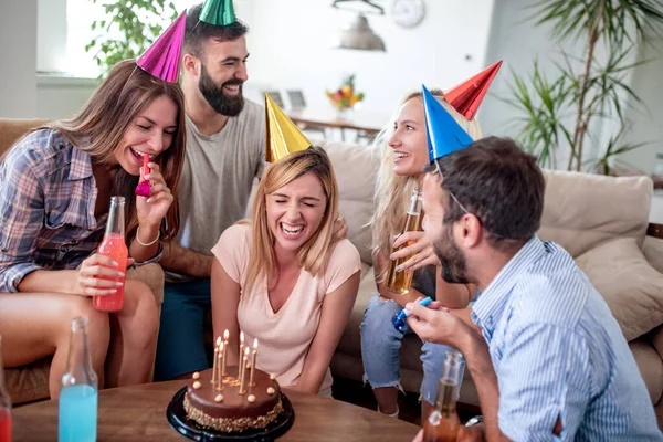 Group Friends Celebrating Birthday Home Having Fun People Celebrating Lifestyle — Stock Photo, Image