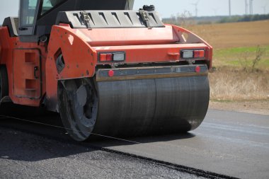 büyük bir yol kaldırım Vinçler. Yol İnşaatı