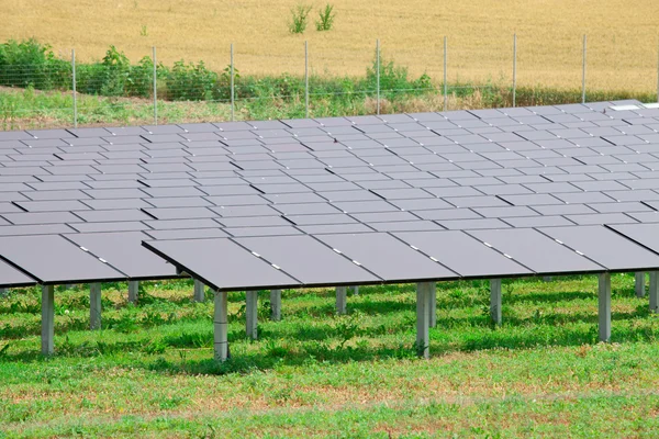 Solar panel on the field - electric power plant alternative energy — Stock Photo, Image