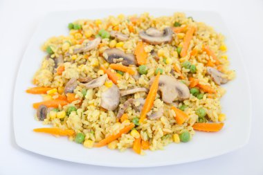 Sebzeli kızarmış pirinç