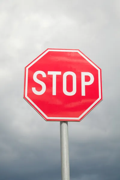 Stop sign, céu nublado — Fotografia de Stock