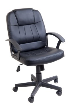 siyah deri ofis koltuğu üzerinde beyaz izole