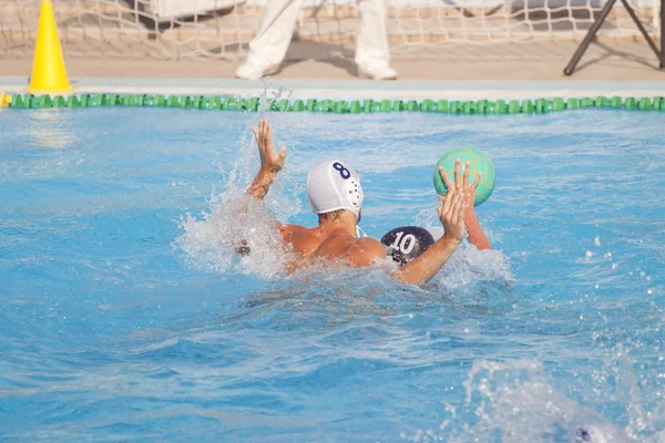 Waterpolo actie in een zwembad — Stockfoto