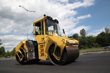 büyük bir yol kaldırım Vinçler. Yol İnşaatı