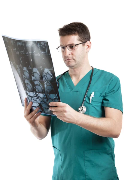 Facharzt untersucht Patienten röntgen. isoliert — Stockfoto