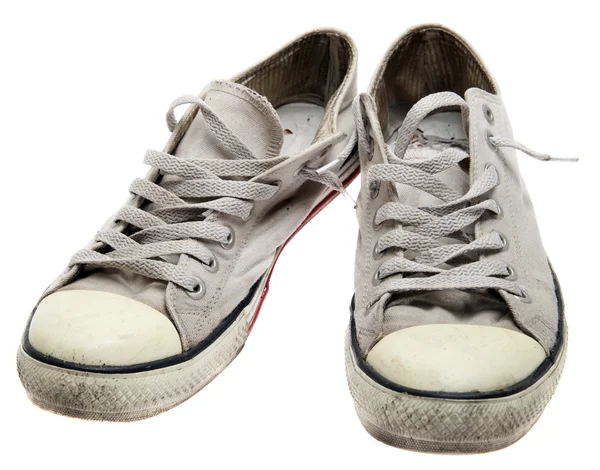 Beyaz bir arka plan üzerinde izole kirli spor ayakkabı — Stok fotoğraf