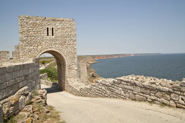 关于保加利亚 cape kaliakra 的中世纪要塞的大门. — 图库照片