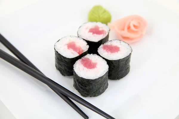 Hosomaki, tuňák. tradiční japonské sushi rolky — Stock fotografie