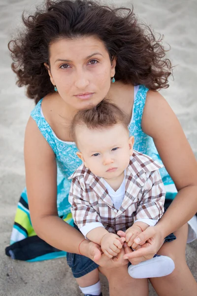 Mother and her son posing together — Stock Photo, Image