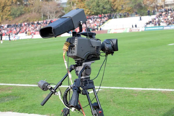 TV-Kamera auf dem Fußball-Mach — Stockfoto