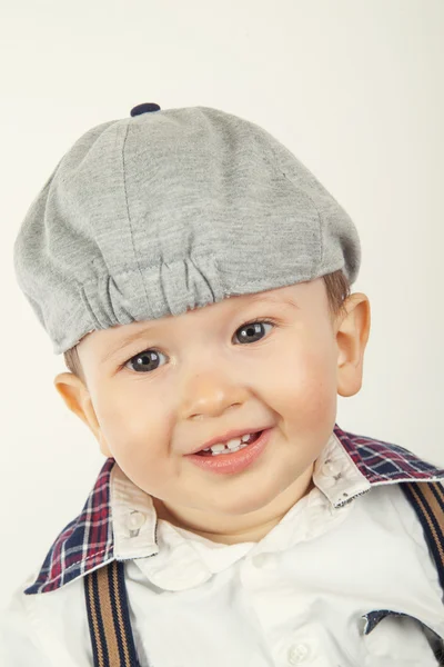 Schattige babyjongen met hoed — Stockfoto