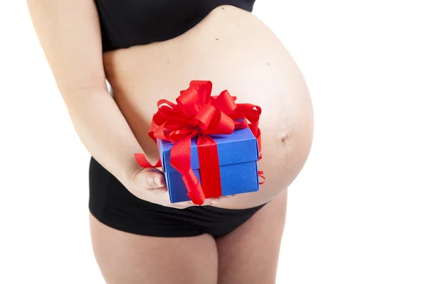 Pregnant woman with gift box — Stock Photo, Image