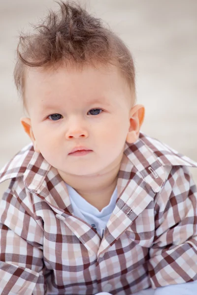 Retrato de un bebé de 8 meses . — Foto de Stock