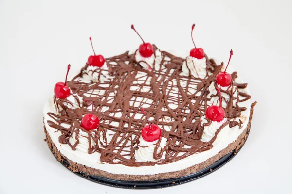 Pastel de chocolate con cereza — Foto de Stock