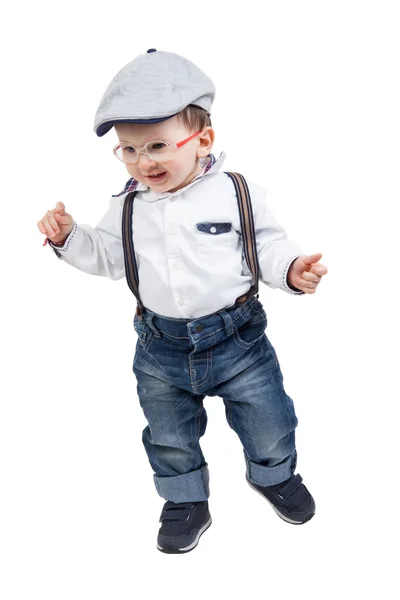 Niño feliz con anteojos, tirantes y sombrero, aislado — Foto de Stock